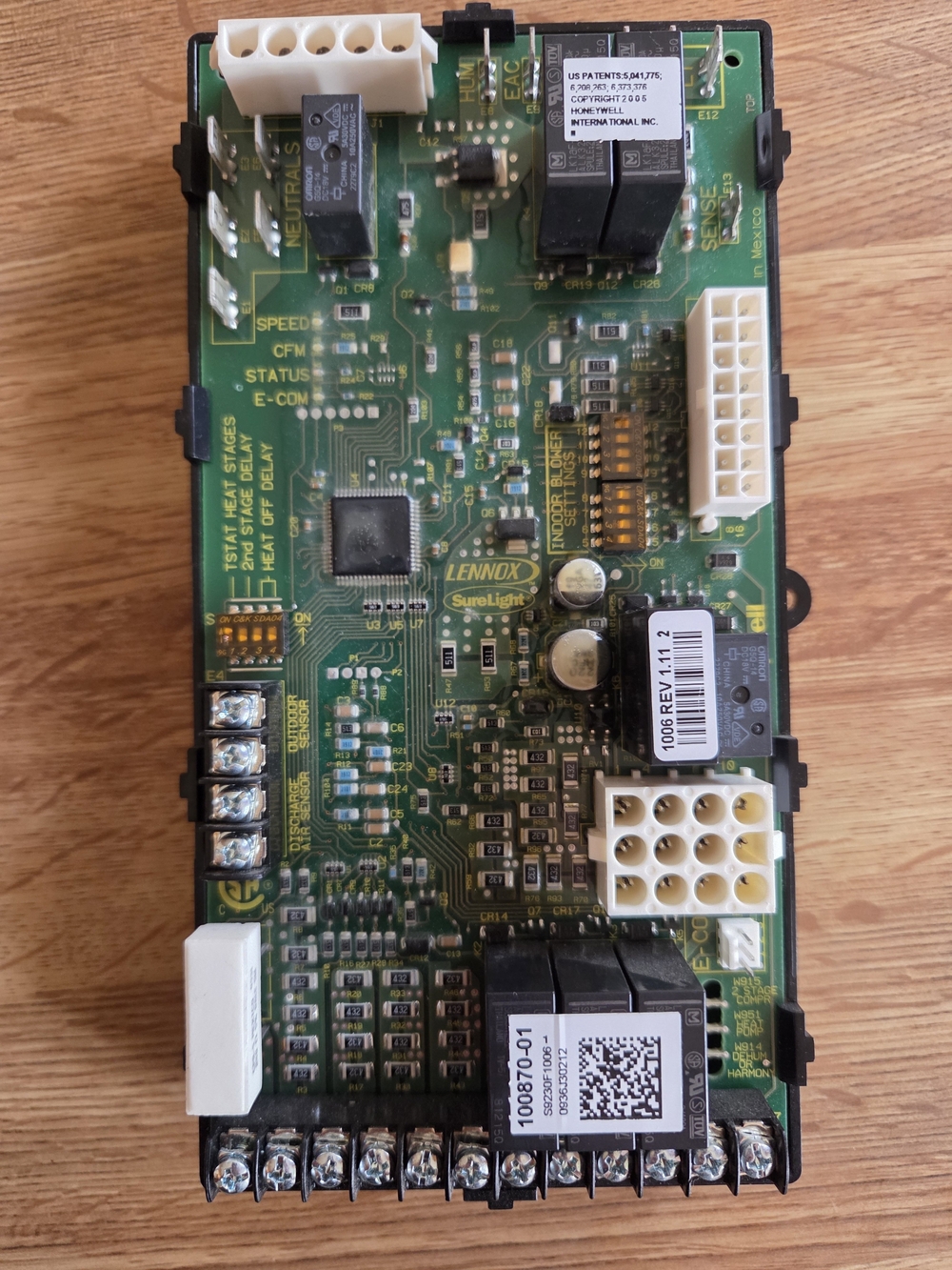 Lennox SureLight Furnace Control Board 100870-01 Honeywell S9230F1006
